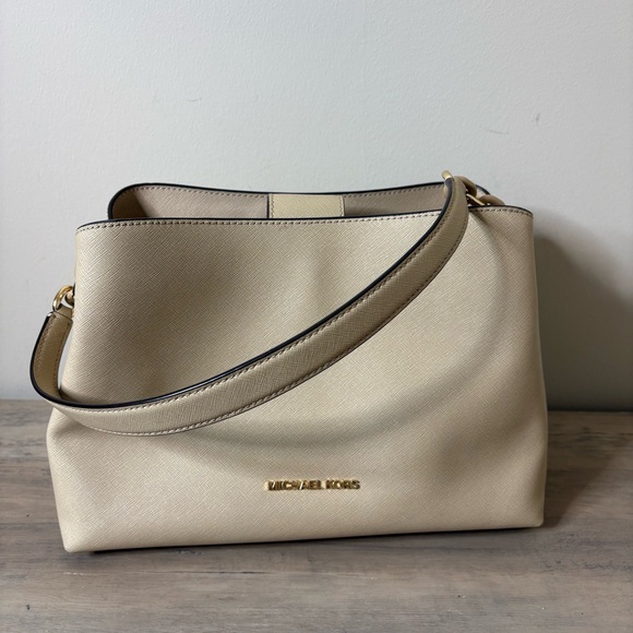 Michael Kors Sofia Large Saffiano Leather Satchel Tote Purse Beige Cream - Picture 4 of 10